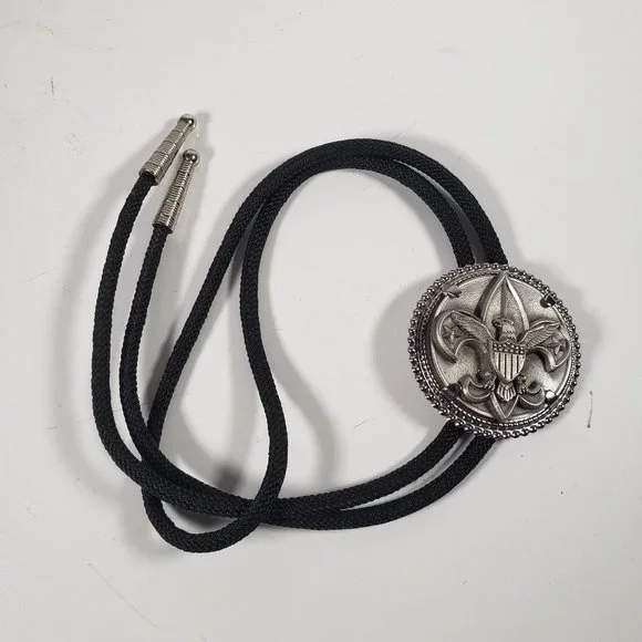 VTG BOY SCOUTS of AMERICA Tenderfoot Rank Bolo Tie Matte Silver Tone W/ Tips