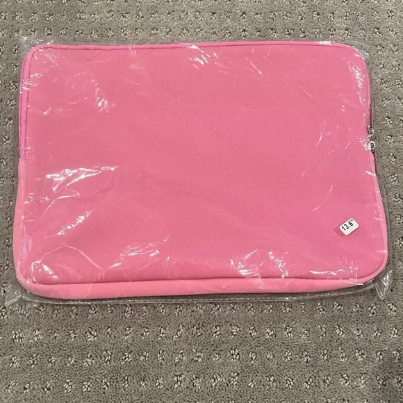 hot pink laptop pouch