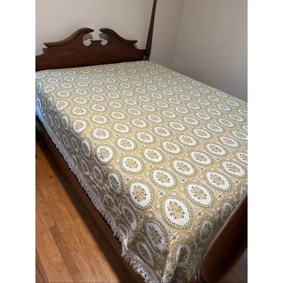 Vintage Handmade Bedspread Coverlet Floral 1960s Queen Size 90x90” Fringe