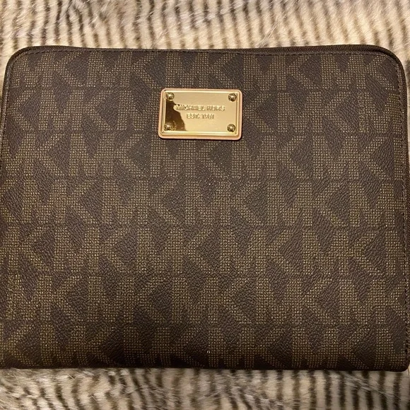 Michael Kors Tech Case
