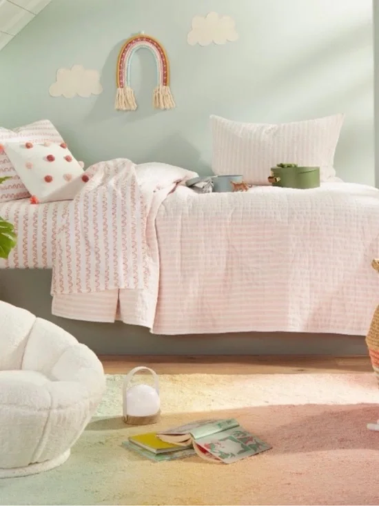 Pillowfort Pink Textured Quilt Set NWOT