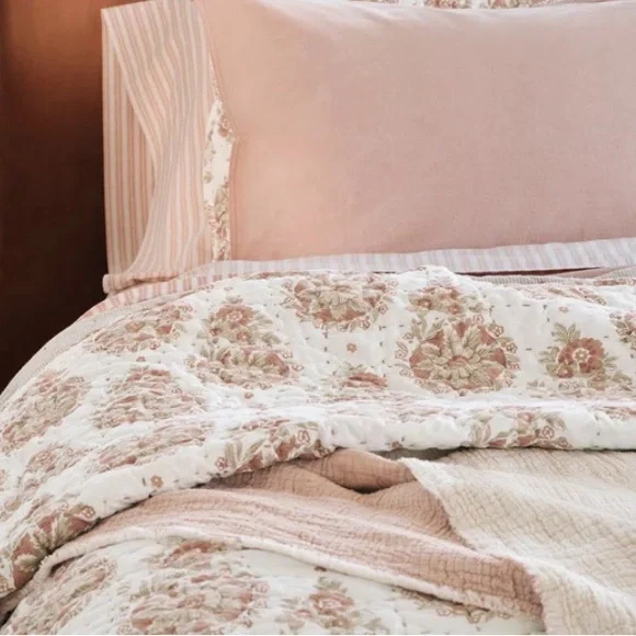 Coyuchi Flores Handstitched Organic Quilt