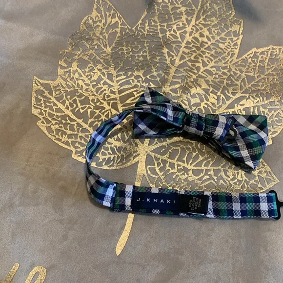 100% silk green plaid bowtie