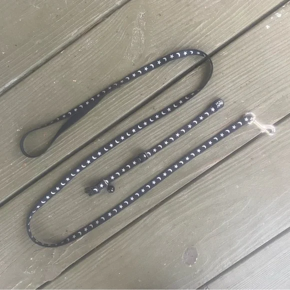 SafeCat Leash and Collar with Black and White Moon/Star Pattern
