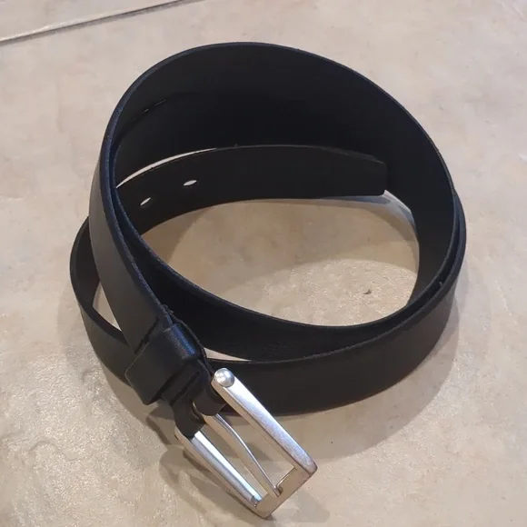 Full Grain Cowhide Black Belt Size 44 NWOT