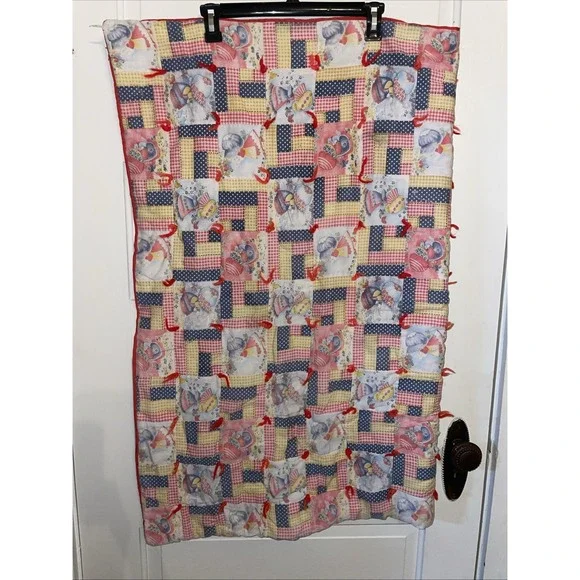 Vintage Handmade Child's Size Quilt Bedspread Red Holly‎ Hobby Styled Print