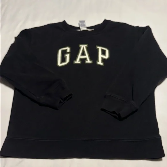 GAP Black Crewneck Sweatshirt