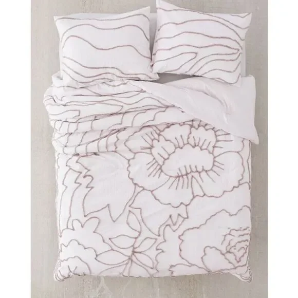 Urban Outfitters Margot Tufted Floral Comforter Lilac Full/Queen