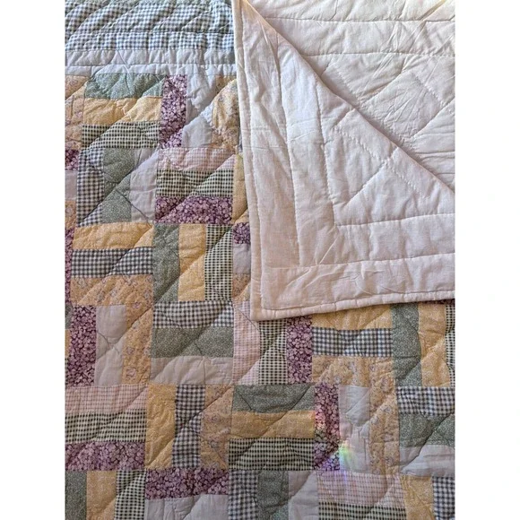 Vintage Quilt-Hand Sewn&Quilted-Grandmother's Diamond 84