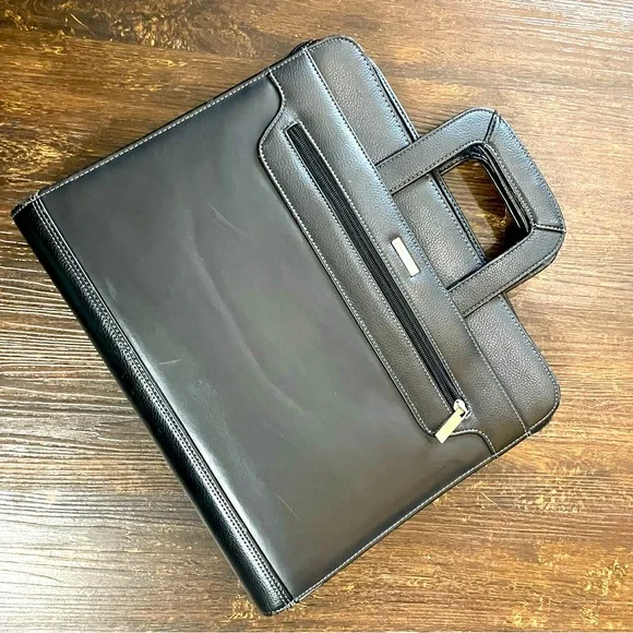 Franklin Covey Black 3-Ring Binder with Pull Out Handles Lots of Storage Space