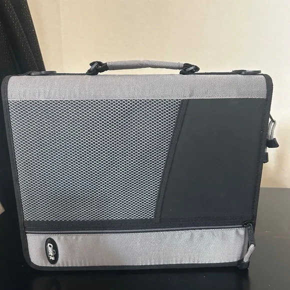 Case It Zipper Binder. NWOT
