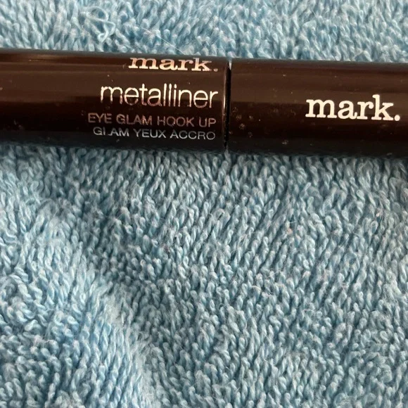 Avon Mark Metalliner Eye Glam Hook Up