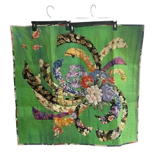 Handcrafted Bold Floral Quilt Wall Hanging 31X34 Multicolor Machine‎ Stiched