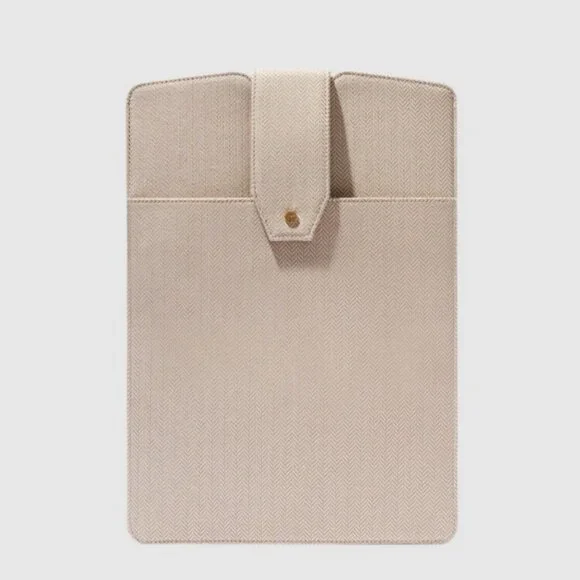 NIP Lindsay Albanese The Daily Laptop Clutch in Herringbone Classic Beige $89.00