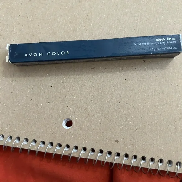 Avon Sleek Lines Liquid Eyeliner. Amethyst.