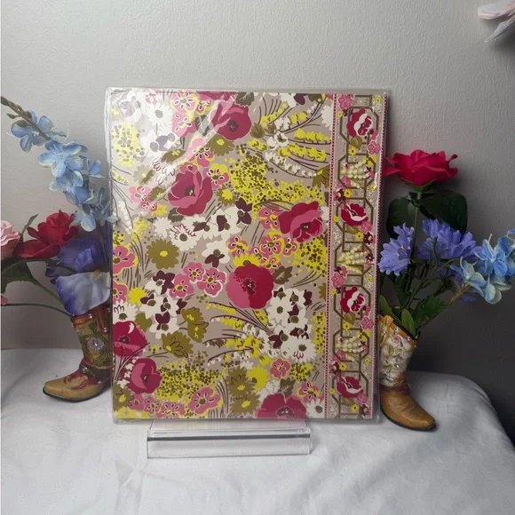 NWT Vera Bradley Make Me Blush Pocket Folders retired pattern Set Of 2
