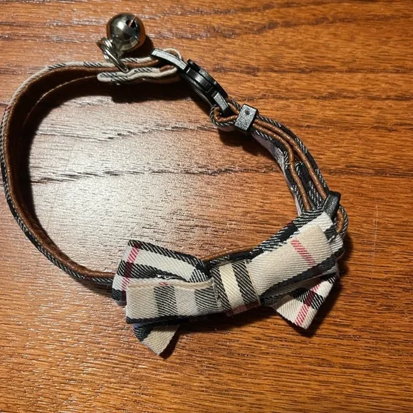 Plad collar very sophisticated looking Safety release clasp, adjustable strap