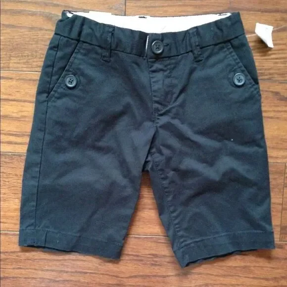 NWT Gap Bermuda shorts. Size 7
