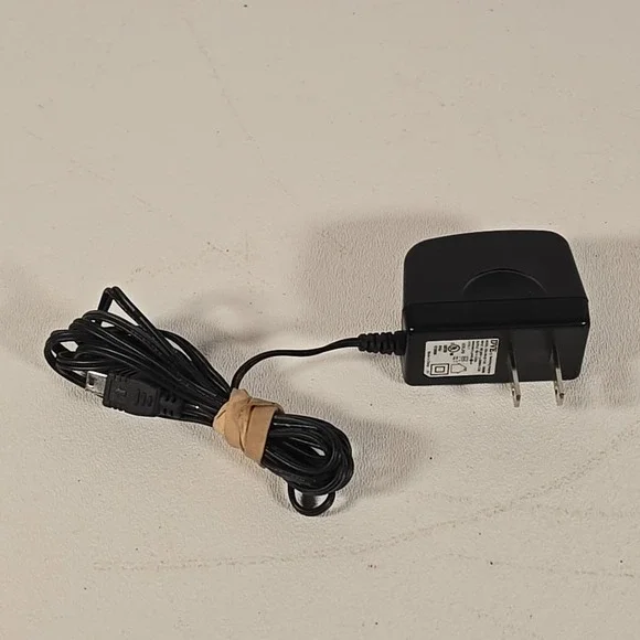 DVE DSA-5W-05 FUS Switching Power Supply AC Adapter‎ Output DC 5V 0.2A - Used