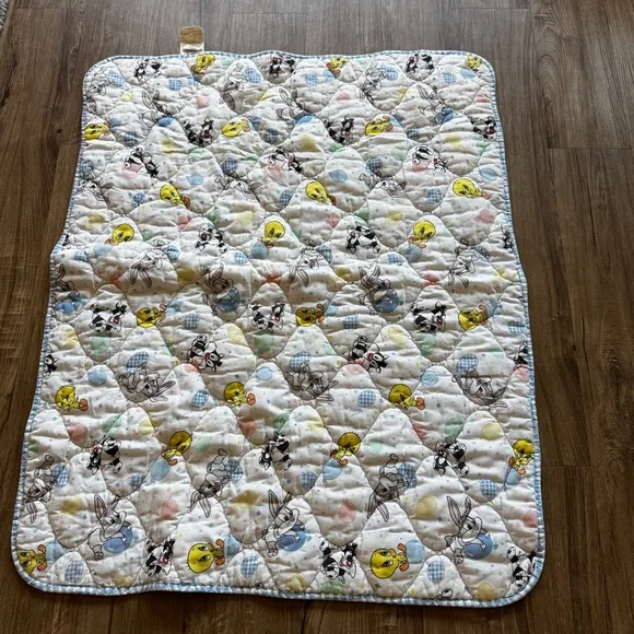 Vintage looney toons baby crib quilt