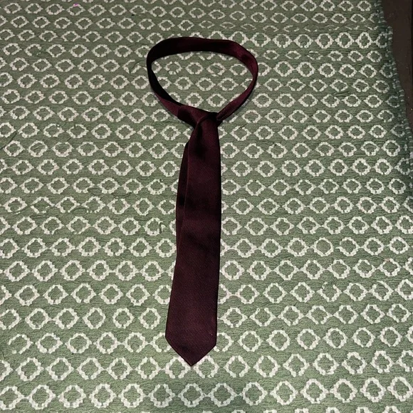 Crewcuts 100% silk tie blue with solid pattern length 42