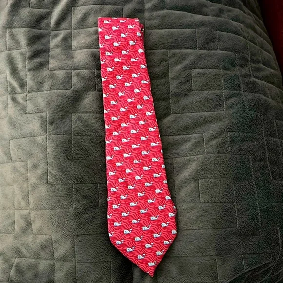 Vineyard Vines Kids Tie in Red with White Whale Pattern