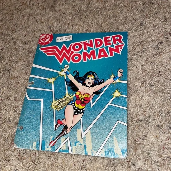 Wonder Woman vintage folder