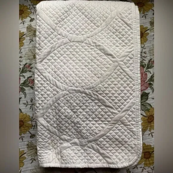 Madison Park White Oval intricate Quilted Bedding Pillow Shams - King