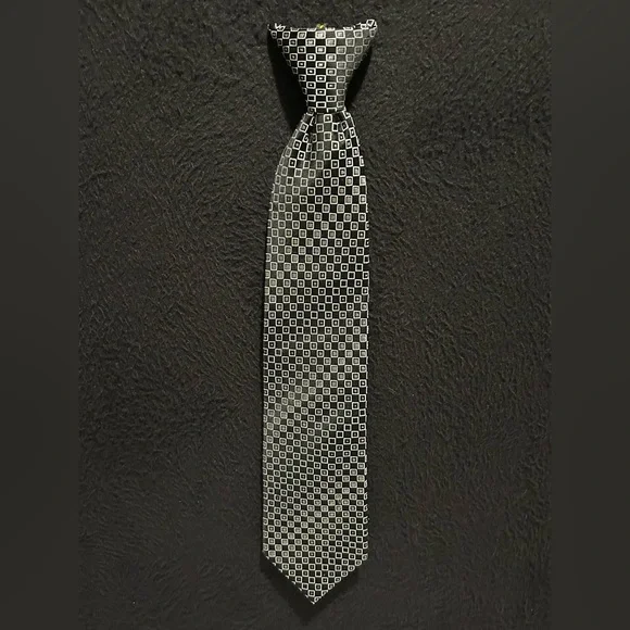 VAN HEUSEN Silk Necktie Youth Size 3