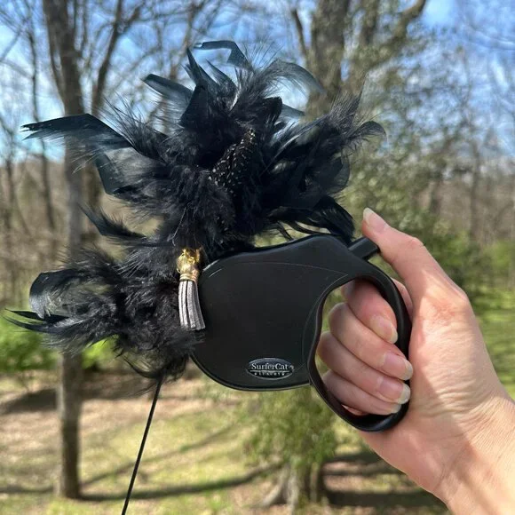 SurferCat Retractable Leash With Feathers