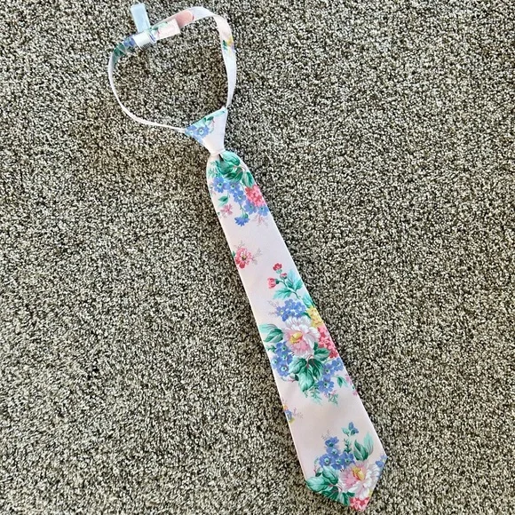 Janie and Jack tie