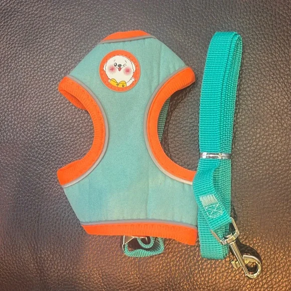 NWT CAT HARNESS AND LEASH SIZE MEDIUM