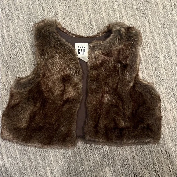 Gap Baby Girl Brown faux fur vest 6-12M