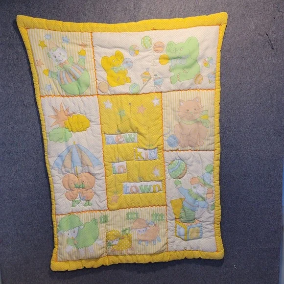 VIntage Downlon Baby Quilt Yellow New Kid In Town Crib Blanket‎