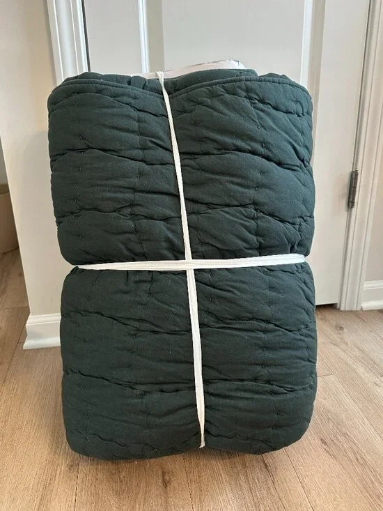 POTTERY BARN Cozy Cloud Handcrafted Quilt in Hunter Size Full/Queen NWT