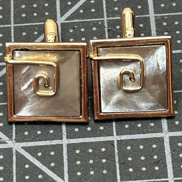 Swank Vintage Gold‎ Tone Mother of Pearl Square Spiral Cufflinks MCM Geometric