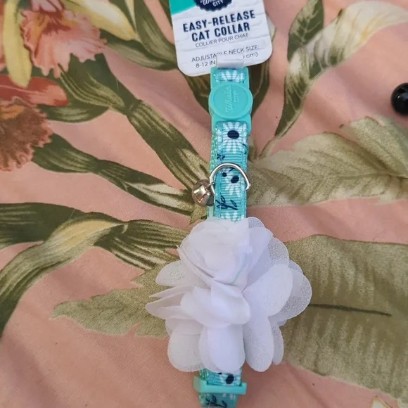 Whisker City easy release cat collar new with flower 8-12 in