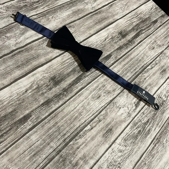 NWT STAFFORD BOW TIE