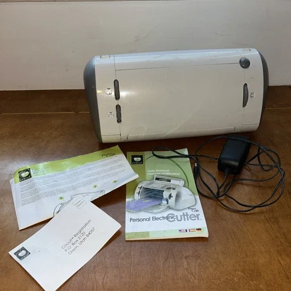 Provo Craft Cricut Expression Model‎ CRV001 Die Cutting Machine NO Power adapter