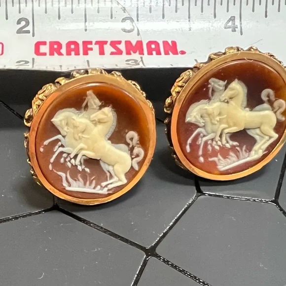 DANTE Museum Masterpiece Collection Cameo Horse/Stallion 1960’s Cuff Links (2)