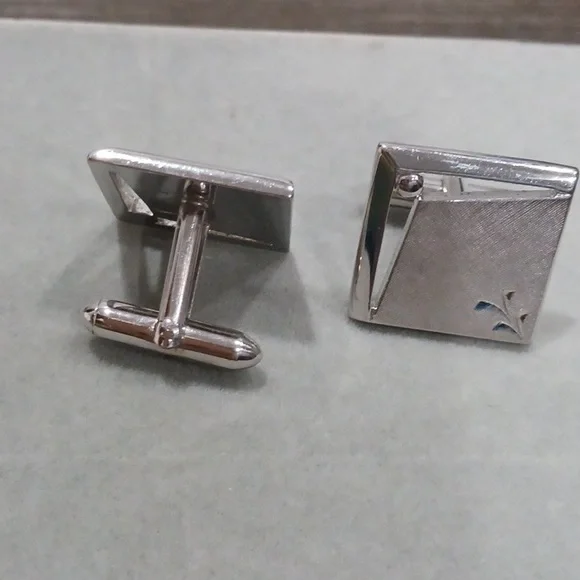 Swank Elegant Silver Men's Cufflinks