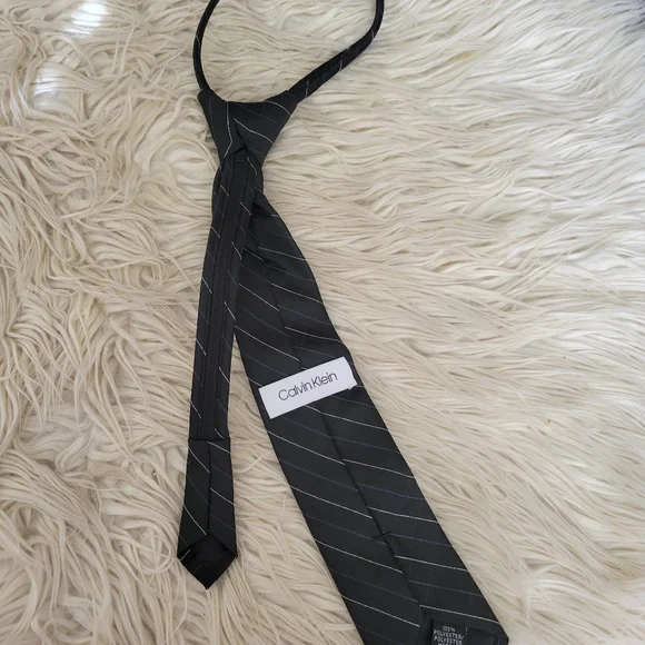 Boys Calvin Klein pre-tied adjustable zipper tie