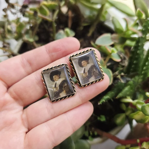 Vintage 1950s Swank Gold Rembrandt Antique Style Portrait Square Cuff Links