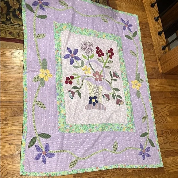Floral Patchwork Quilt in Purple and Multicolor 54x43 Like new