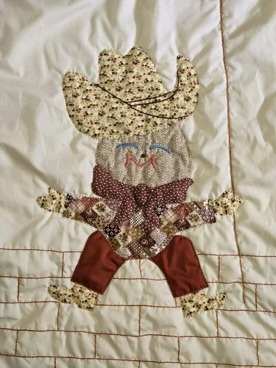 Vintage 1970s Cowboy Bill 56in. x 37in. Western Themed Applique Crib Baby Quilt