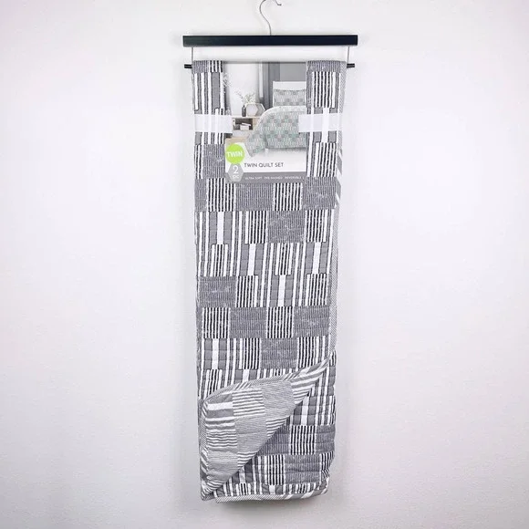 2 Piece Reversible Twin Quilt Set Oeko Tex Soft Grey Black White Striped Unisex
