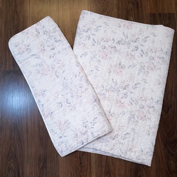 My Texas House Rebecca Twin Floral Quilt and Pillow Set