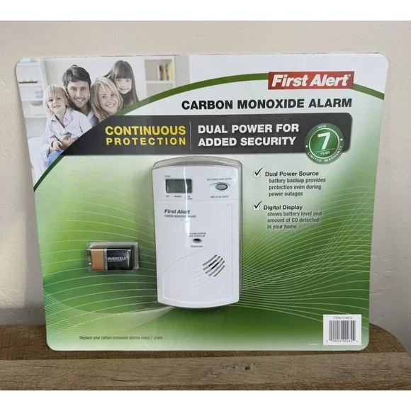 First Alert Dual Power Carbon Monoxide Alarm 614614 Digital Display Plug In