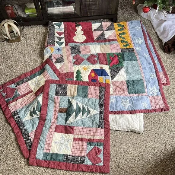 VTG Quilt + 2 Pillows Holiday Christmas Red Green White Snowman Pinecones 85X85
