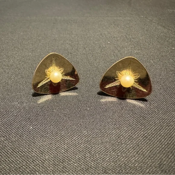Vintage Gold-Tone Triangle Cuff Links with Pearl Accent